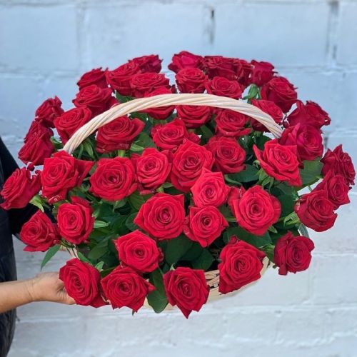 Корзина 51 красная роза - купить с доставкой в интернет-магазине | Флорист Экспресс по Владивостоку